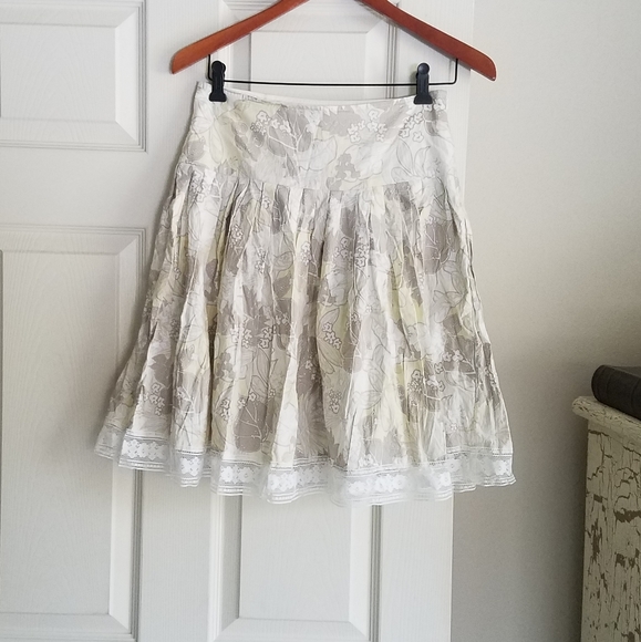 Dapper 2 Skirt 27.5" Lace Trim Excellent Condition - Picture 1 of 4